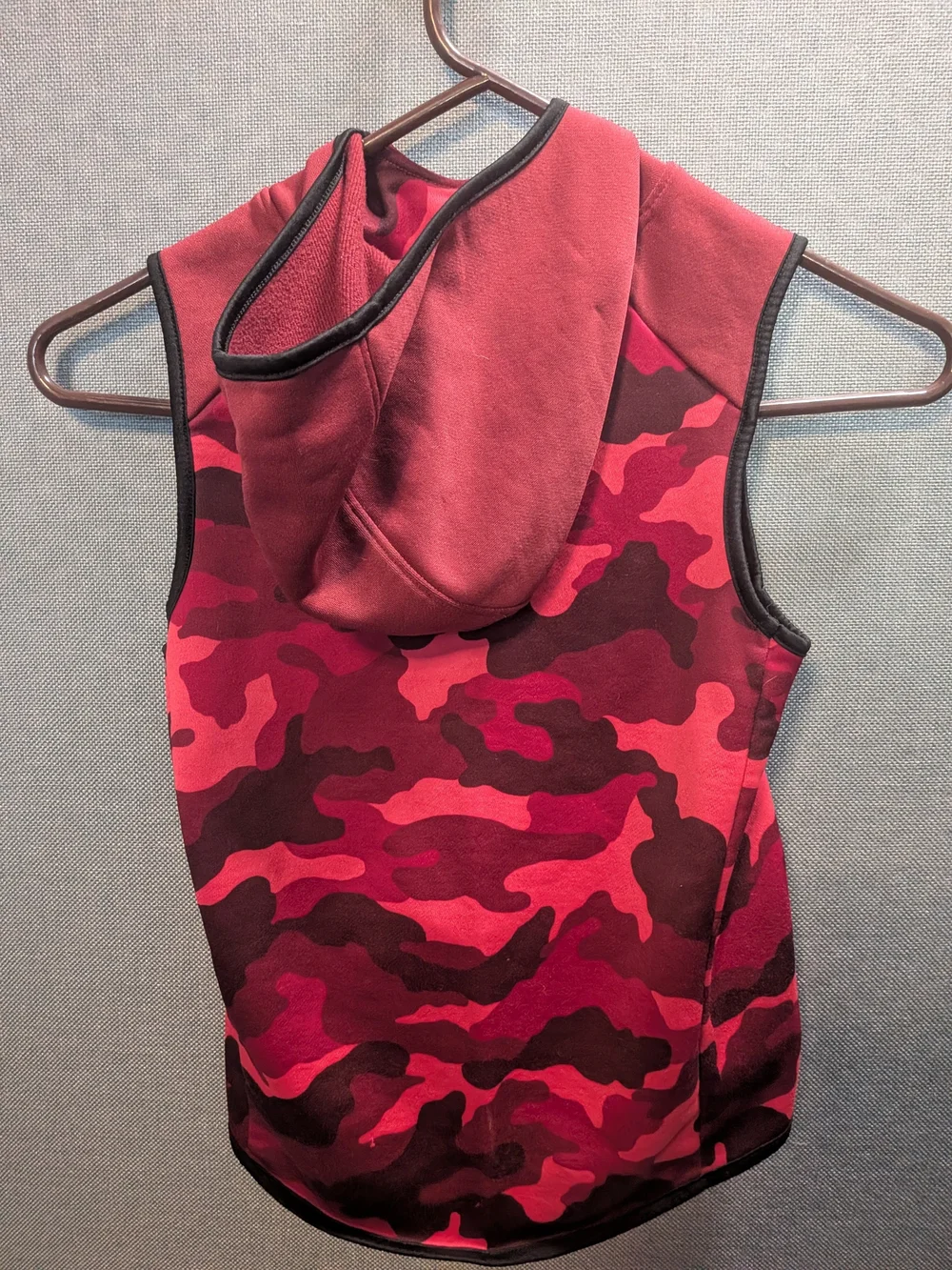 Old Navy Active Red and Black Camo Knit Pullover